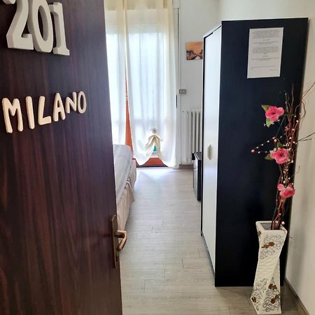 Bed and Breakfast Italo House Opera Esterno foto