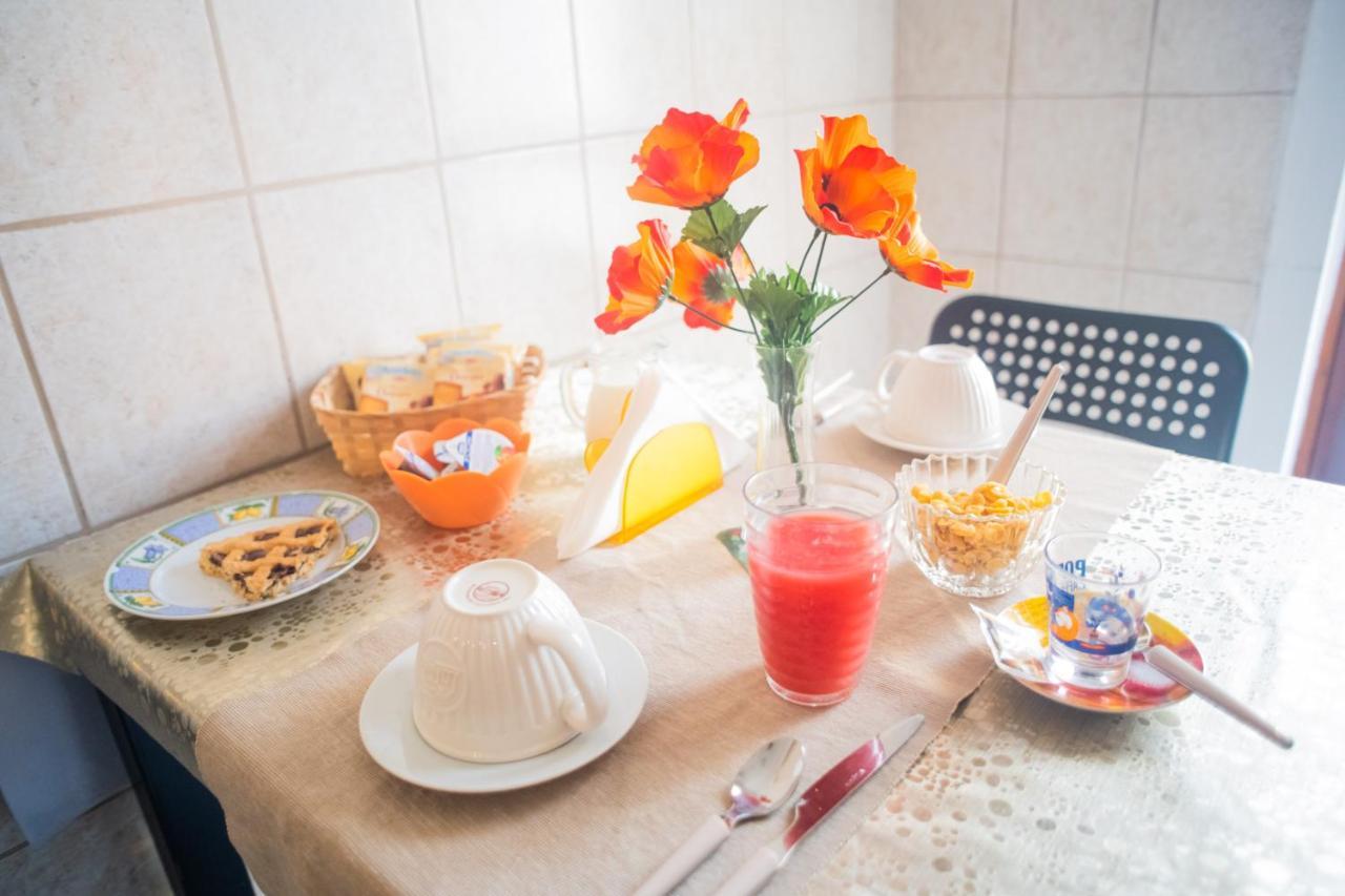Bed and Breakfast Italo House Opera Esterno foto