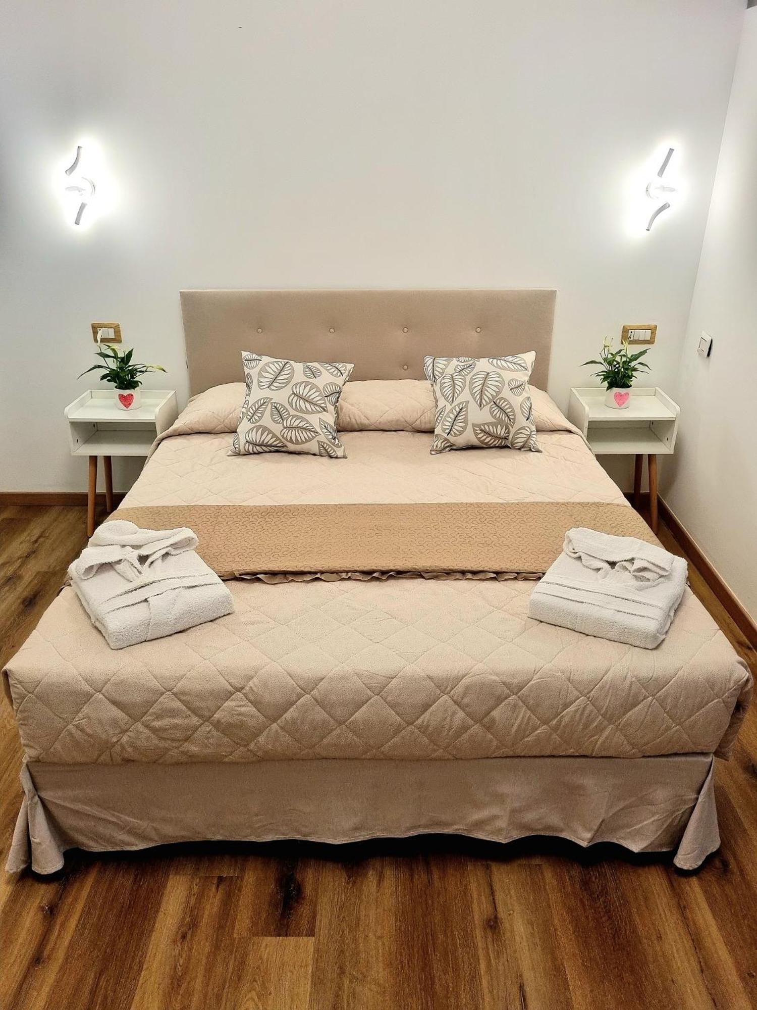 Bed and Breakfast Italo House Opera Esterno foto