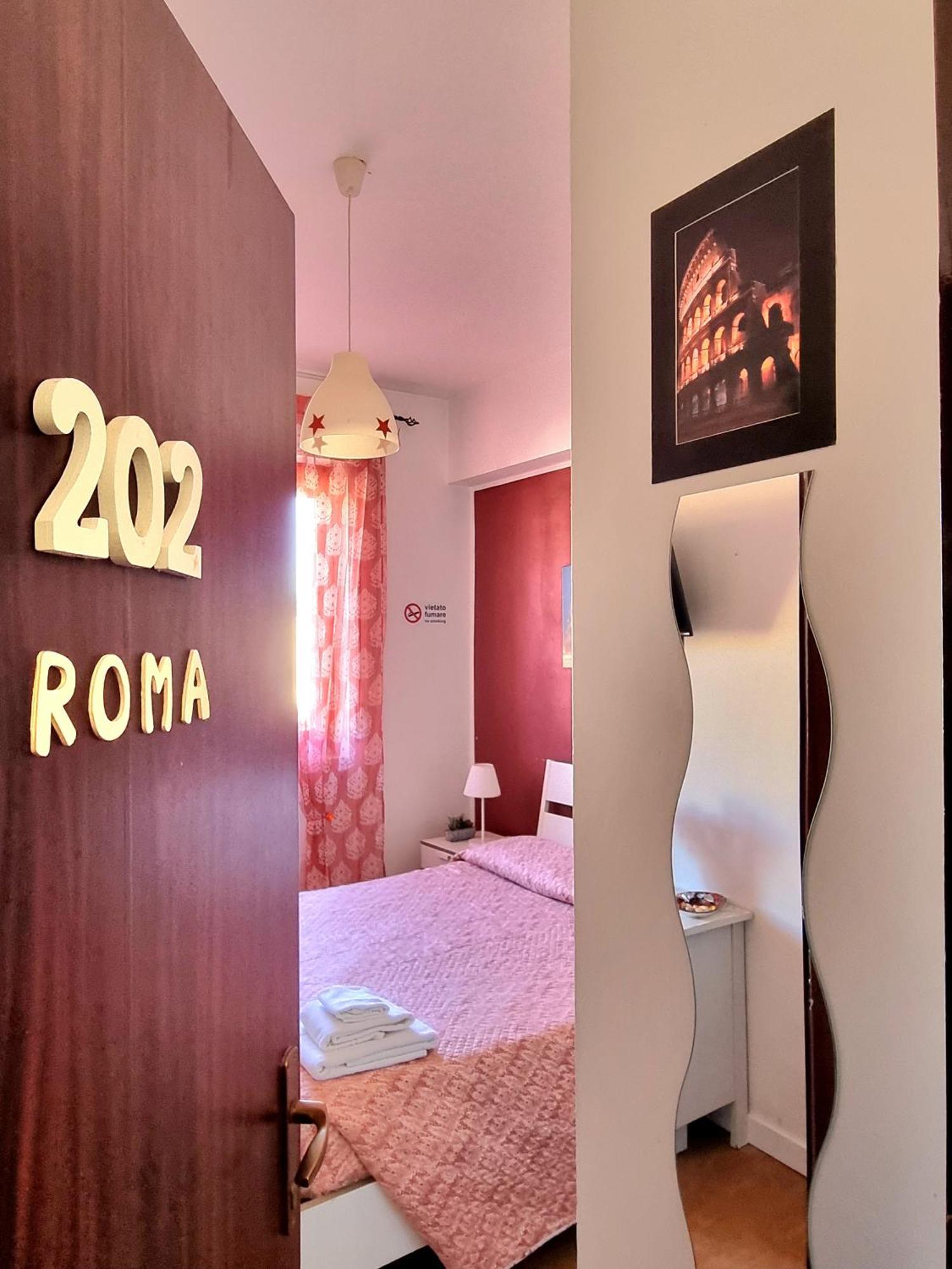 Bed and Breakfast Italo House Opera Esterno foto