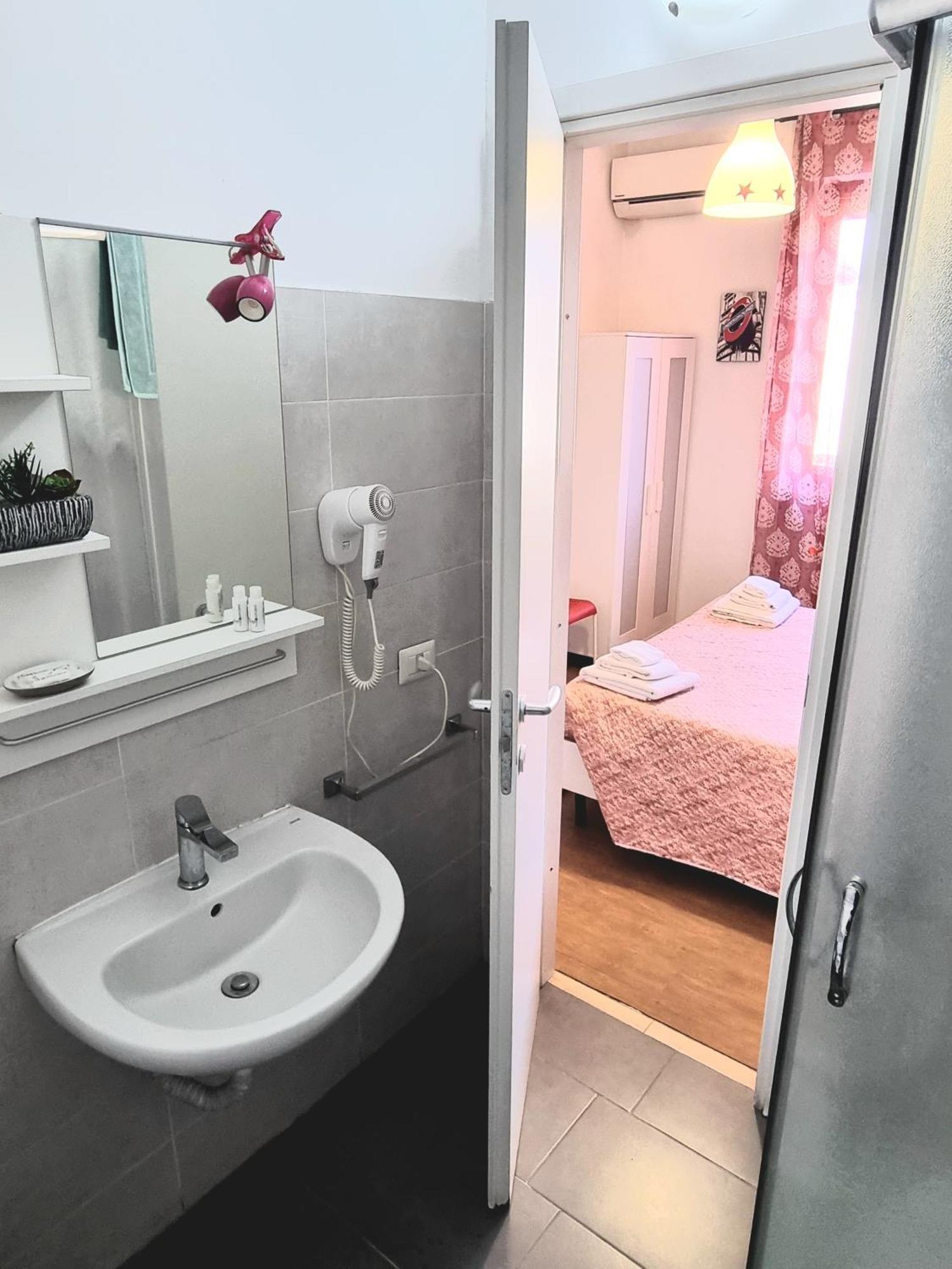 Bed and Breakfast Italo House Opera Camera foto