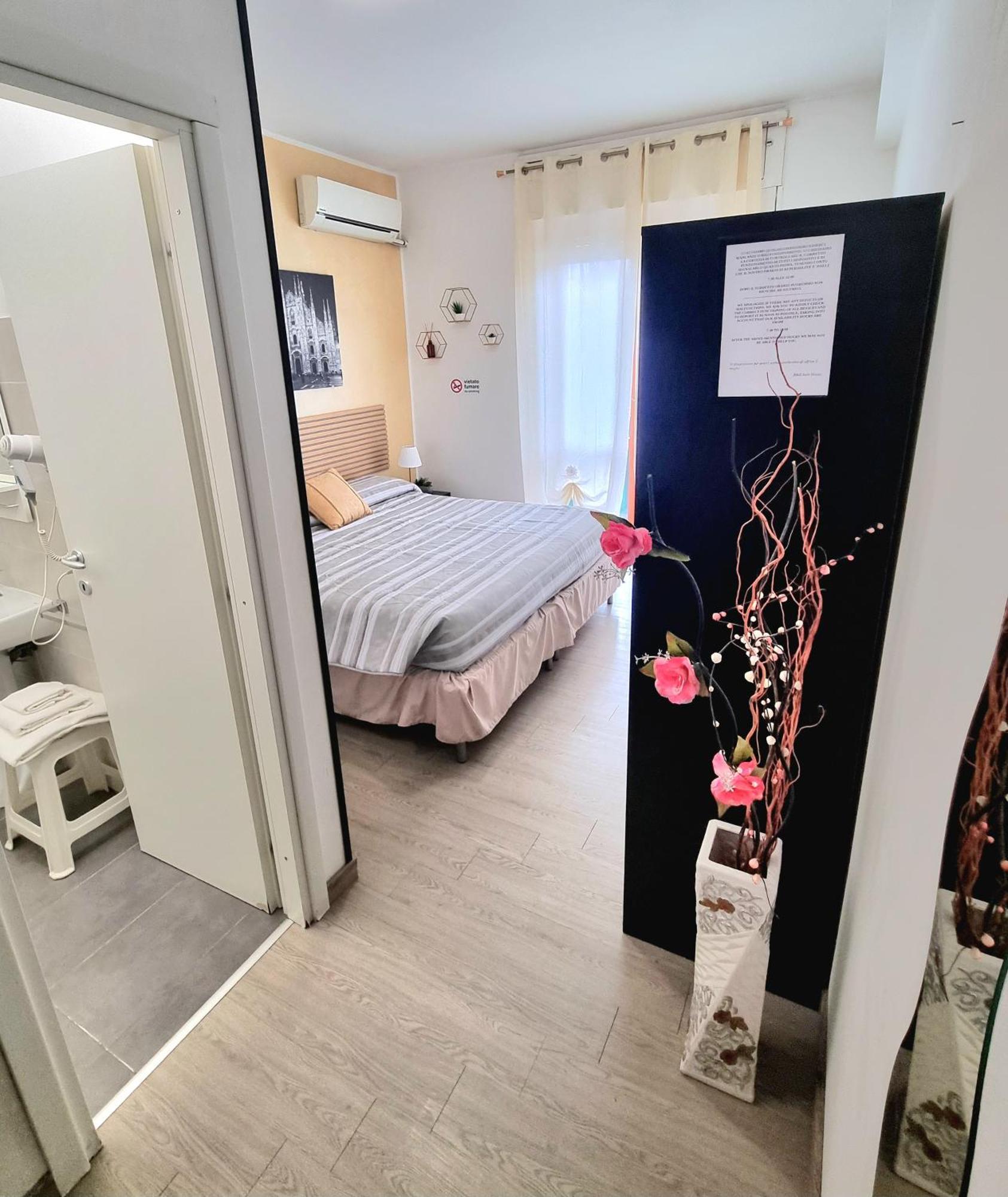 Bed and Breakfast Italo House Opera Esterno foto