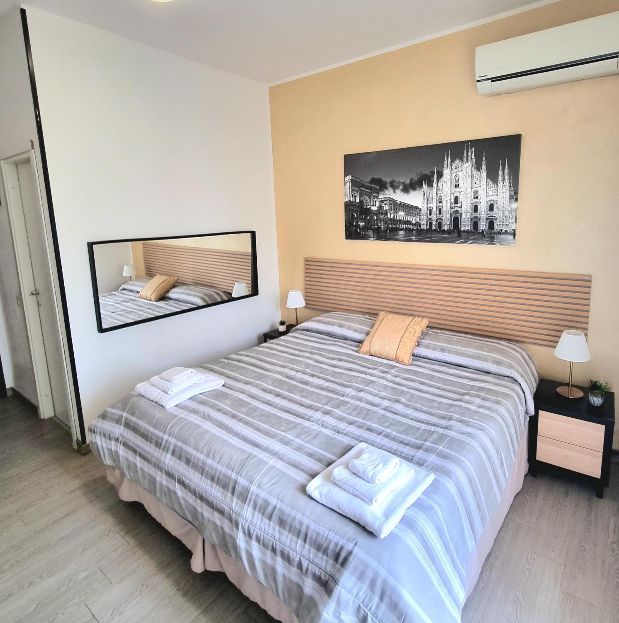 Bed and Breakfast Italo House Opera Esterno foto