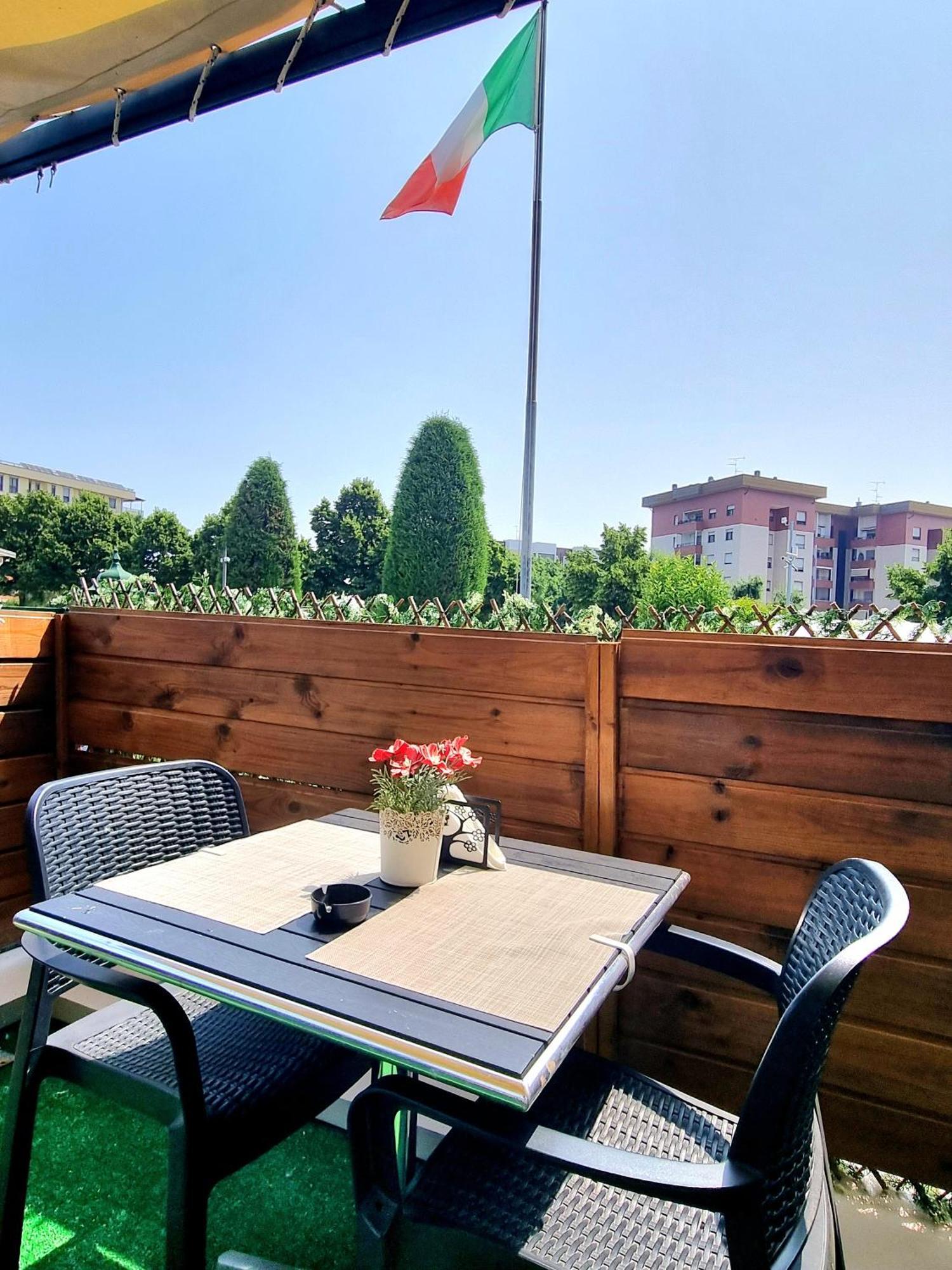 Bed and Breakfast Italo House Opera Esterno foto