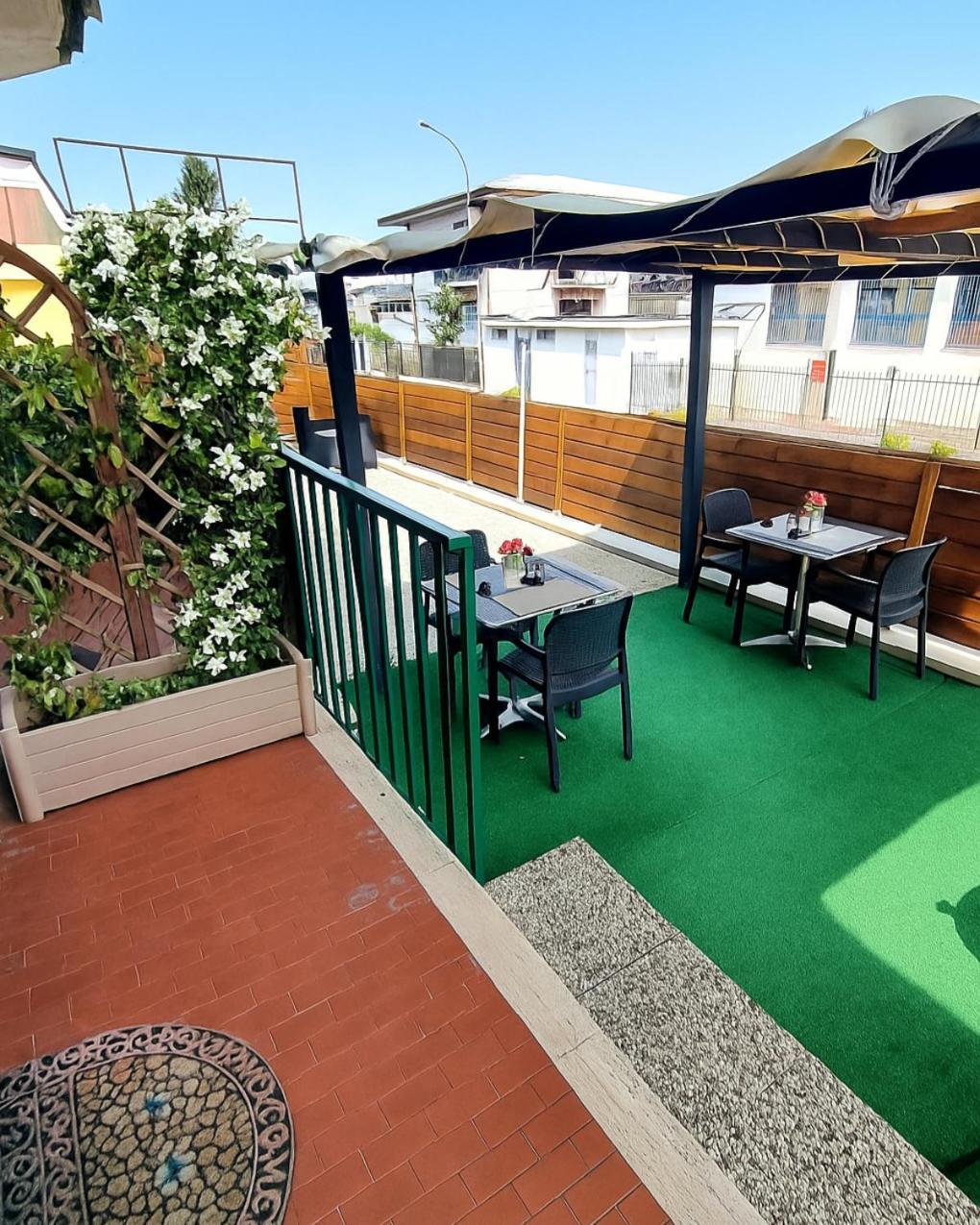 Bed and Breakfast Italo House Opera Esterno foto